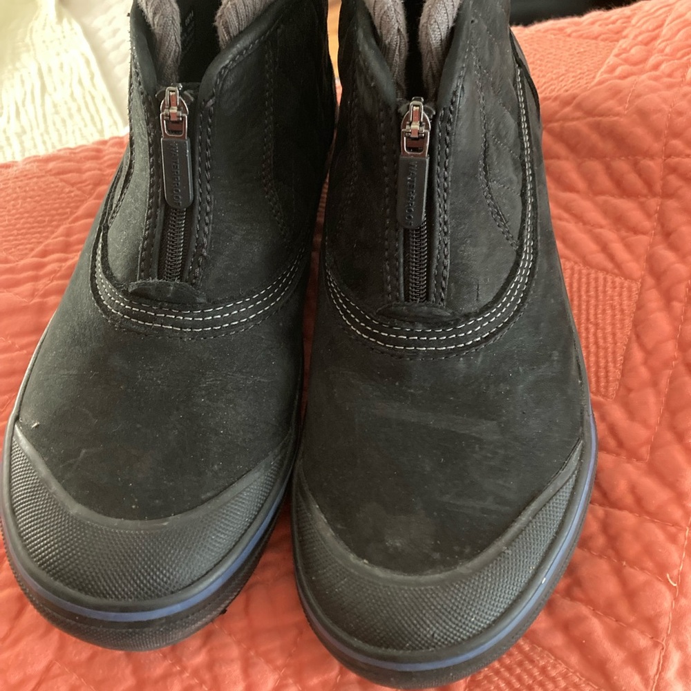 Clarks winter ankle boots. Waterproof and quilted